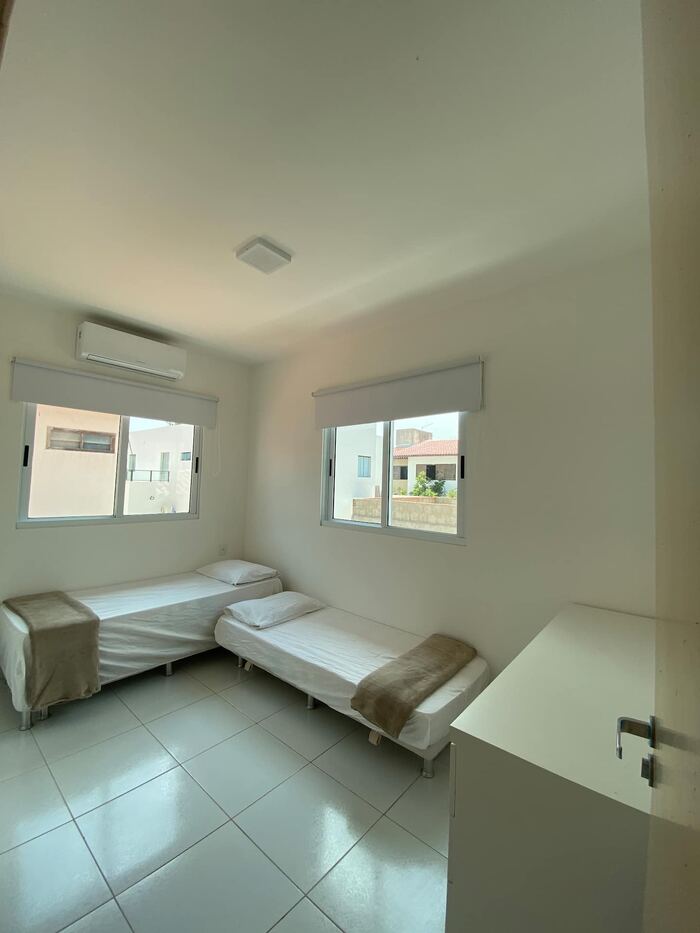 Quarto com duas camas de solteiro